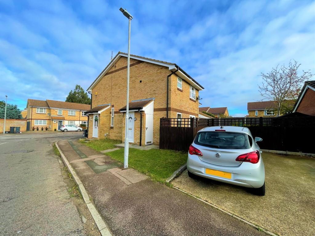 Rochford Drive, Wigmore, Luton, LU2 8SR 1 bed cluster house £825 pcm