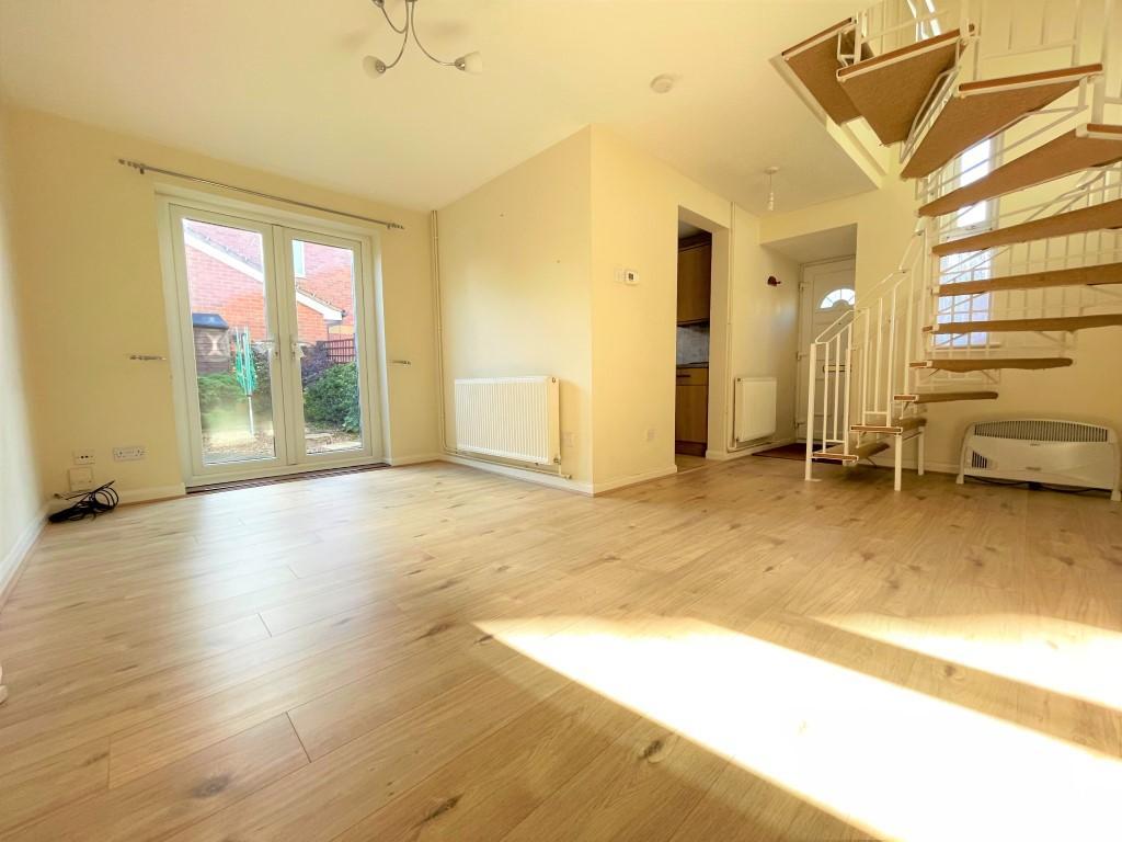 Rochford Drive, Wigmore, Luton, LU2 8SR 1 bed cluster house £825 pcm
