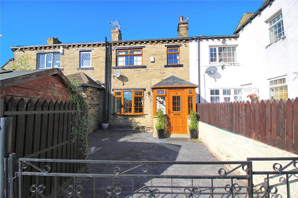 Moor Top Road, Low Moor, Bradford, BD12 3 bed terraced house £180,000