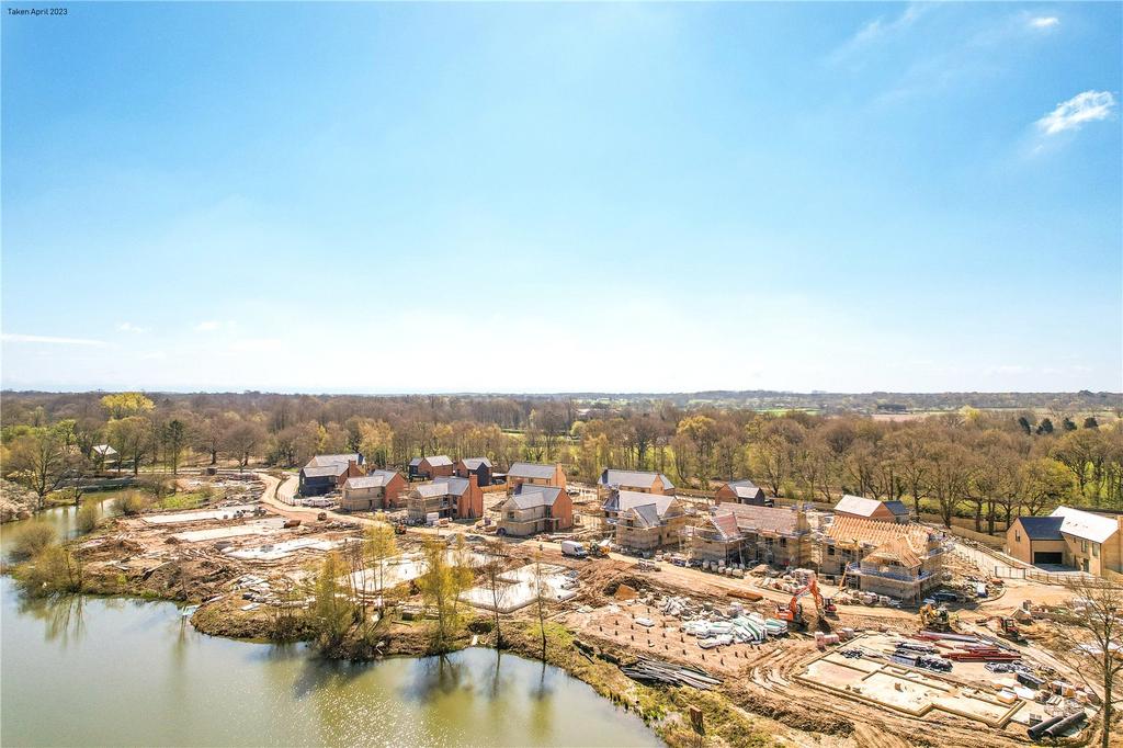 Otium Lake, Pluckley, Kent, TN27 4 bed detached house for sale £725,000