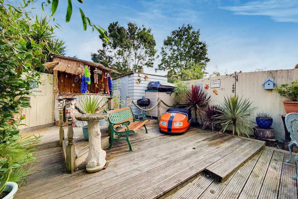 6 Patio-1.jpg