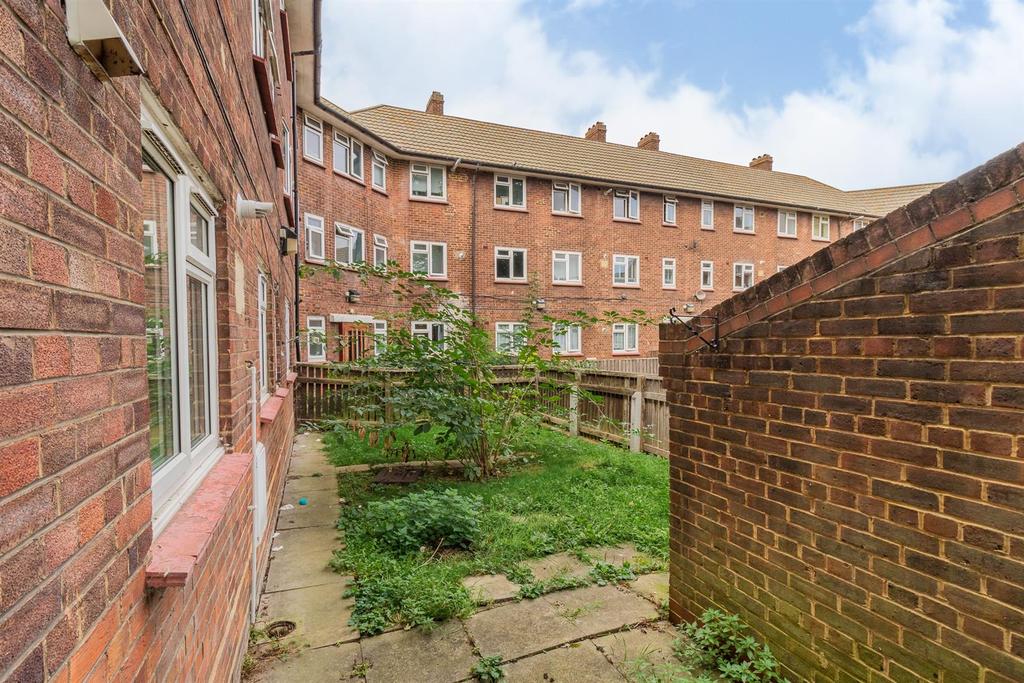 26 Blaney Crescent E6 (21).jpg