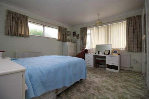 124 Barton Drive, Barton On Sea, New Milton, BH25 7JL