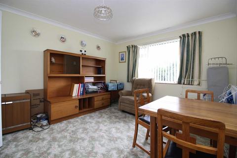 124 Barton Drive, Barton On Sea, New Milton, BH25 7JL