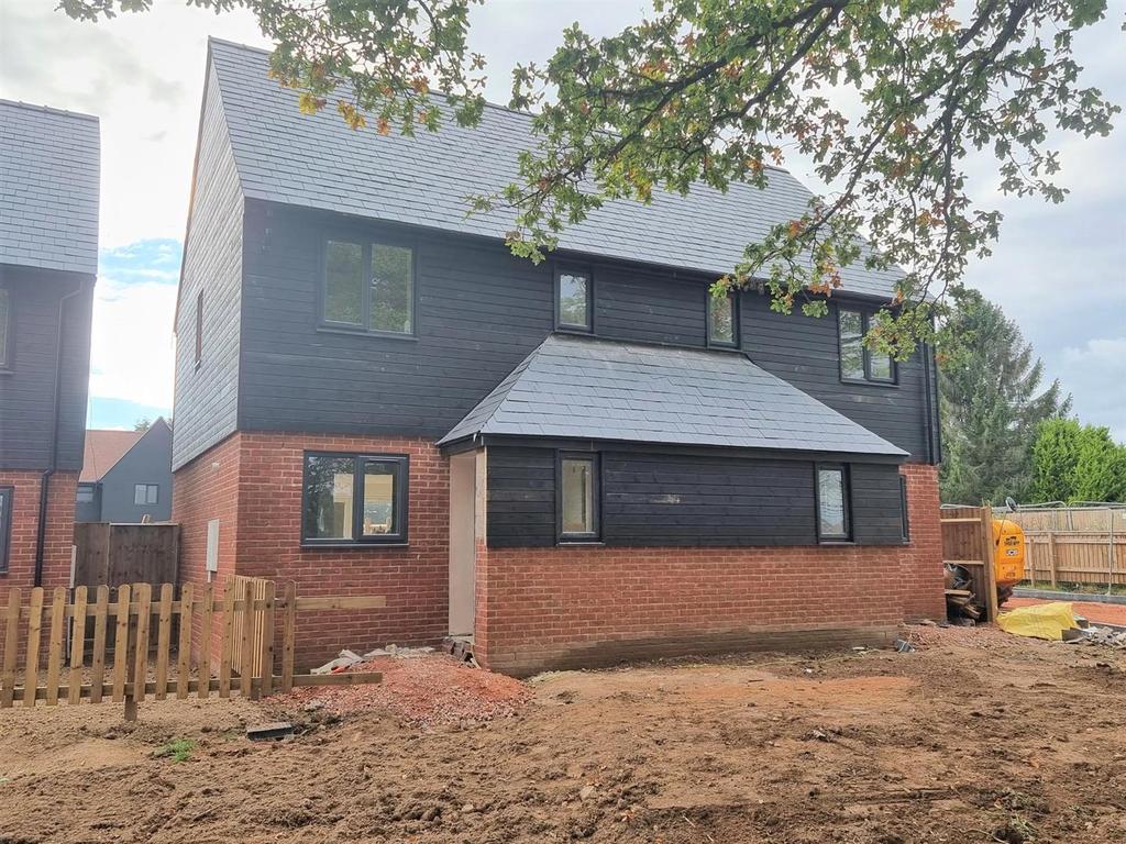 Southend Lane, Newent 3 bed semidetached house £250,000