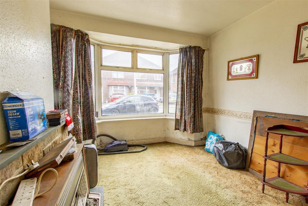 Leyton Crescent, Beeston, Nottingham 3 bed semidetached house £210,000