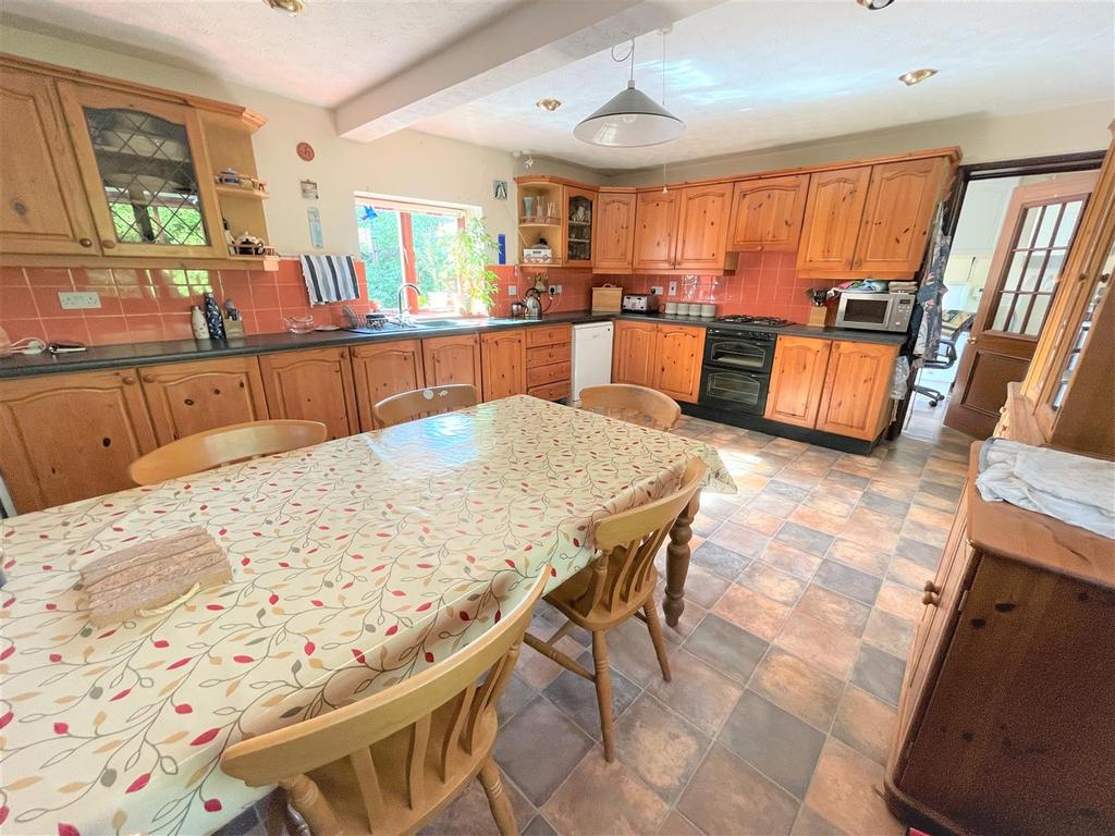Dining kitchen