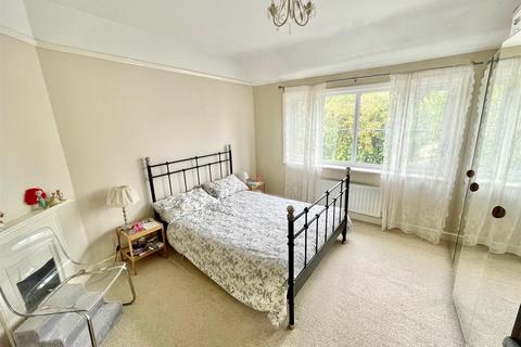3 bedroom semi-detached house for sale - Greenway Gardens, Chippenham