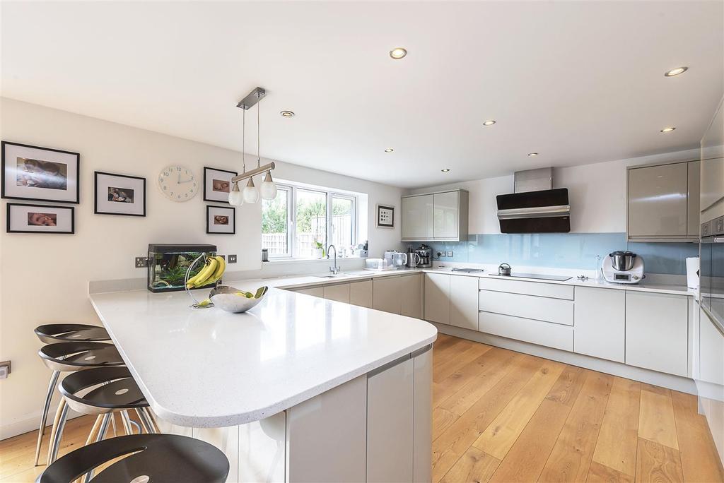 Gilpin Green, Harpenden 5 bed detached house £1,500,000