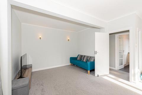 31 Axwood, Epsom, KT18 7DR