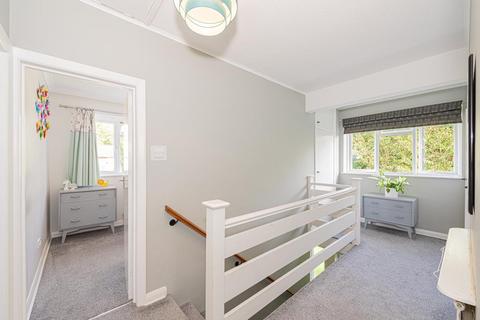 31 Axwood, Epsom, KT18 7DR