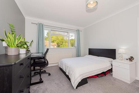 31 Axwood, Epsom, KT18 7DR