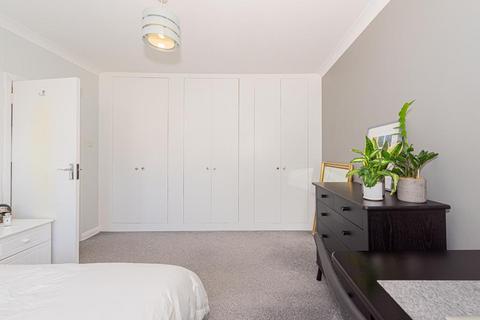 31 Axwood, Epsom, KT18 7DR