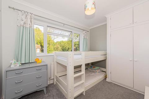 31 Axwood, Epsom, KT18 7DR