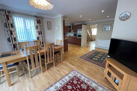 70 Lando Road, Pembrey, Burry Port, SA16 0YB