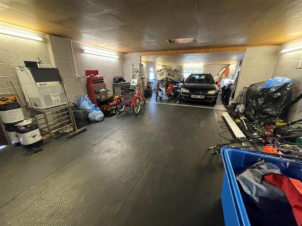 Detached Garage