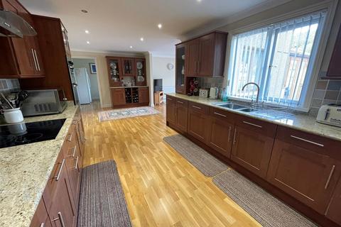 70 Lando Road, Pembrey, Burry Port, SA16 0YB
