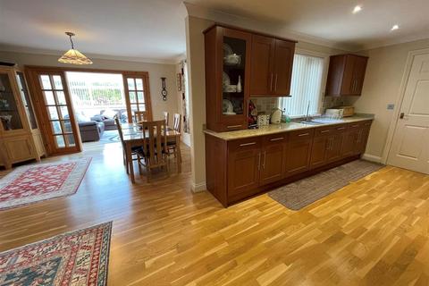 70 Lando Road, Pembrey, Burry Port, SA16 0YB