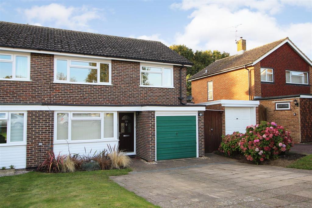 St. Leonards Road, Horsham 3 bed semidetached house £475,000