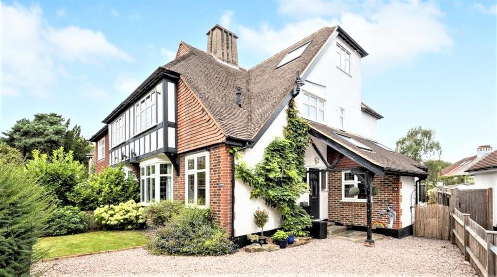 West Common Road Hayes BR2 4 bed semidetached house £3,000 pcm (£692 pw)