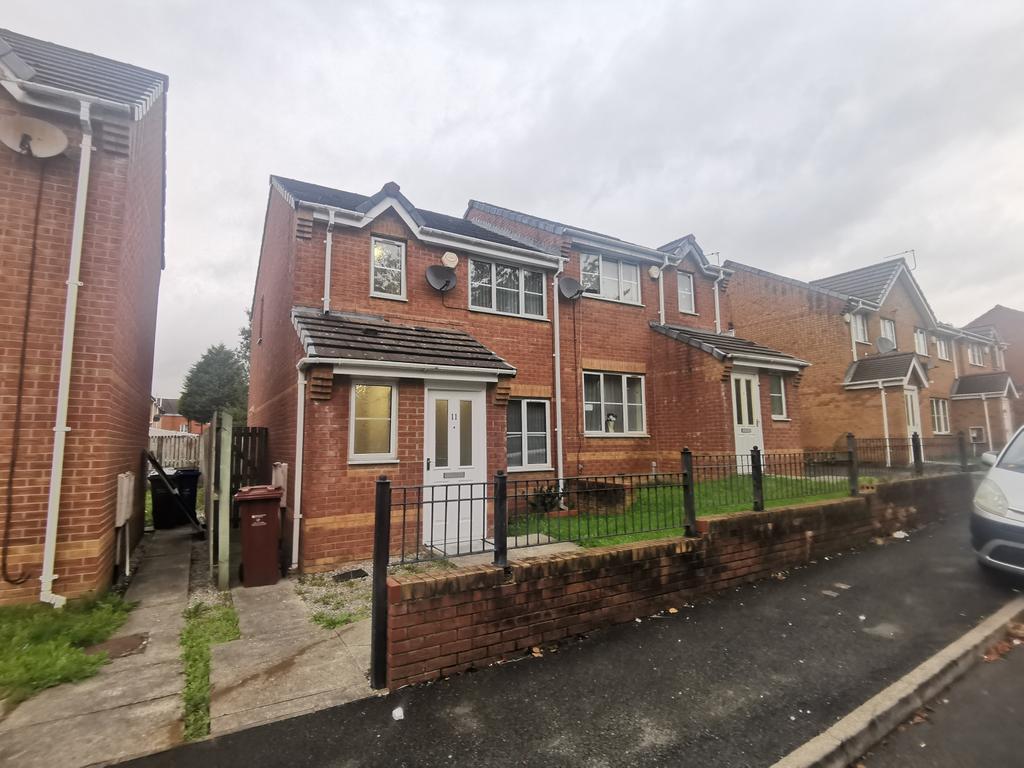 3 Bedroom Semi Detached for Rent