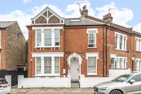 Flat E, 72 Ravenslea Road, London, SW12 8RU