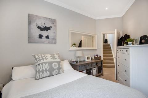 Flat E, 72 Ravenslea Road, London, SW12 8RU