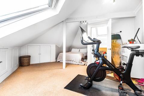 Flat E, 72 Ravenslea Road, London, SW12 8RU