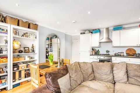 Flat E, 72 Ravenslea Road, London, SW12 8RU