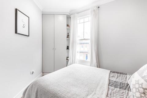 Flat E, 72 Ravenslea Road, London, SW12 8RU