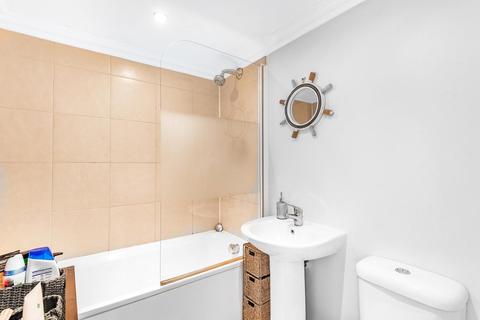 Flat E, 72 Ravenslea Road, London, SW12 8RU