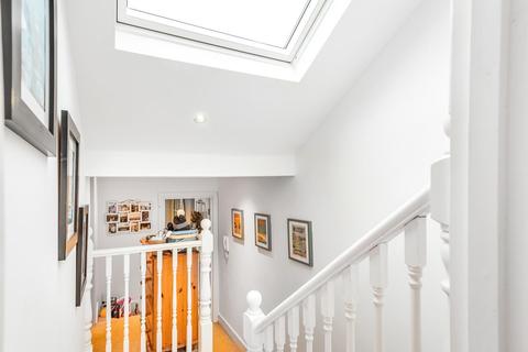 Flat E, 72 Ravenslea Road, London, SW12 8RU
