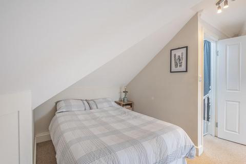 Flat E, 72 Ravenslea Road, London, SW12 8RU
