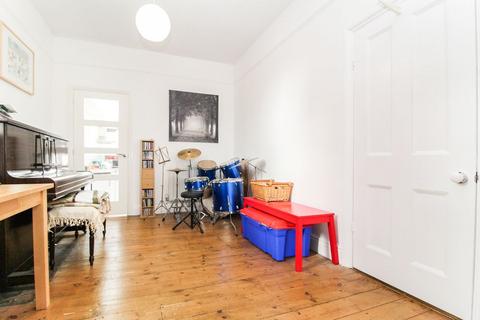 144 Castle Road, Bedford, MK40 3SN