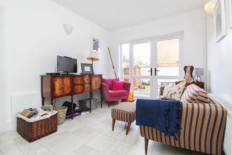 144 Castle Road, Bedford, MK40 3SN