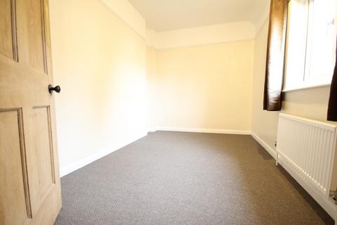 3 bedroom terraced house to rent, Stamford Road, Kettering NN16