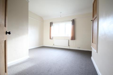 3 bedroom terraced house to rent, Stamford Road, Kettering NN16