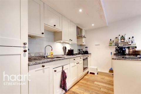 2 bedroom flat to rent, Shrubbery Road, SW16