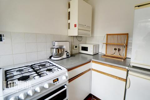 15 Broom Green, Sheffield, S3 7XF