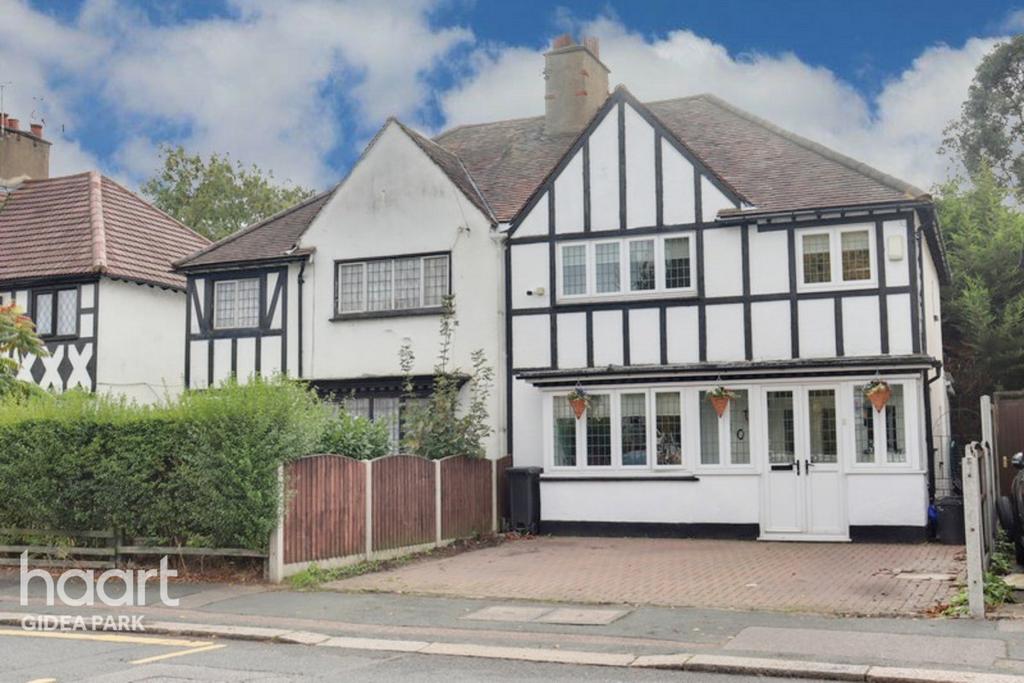 Heath Park Road, Gidea Park, RM2 3 bed semidetached house £530,000