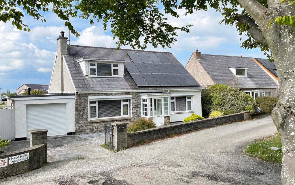 Ffordd Bethel, Caernarfon, Gwynedd, LL55 3 bed detached house for sale