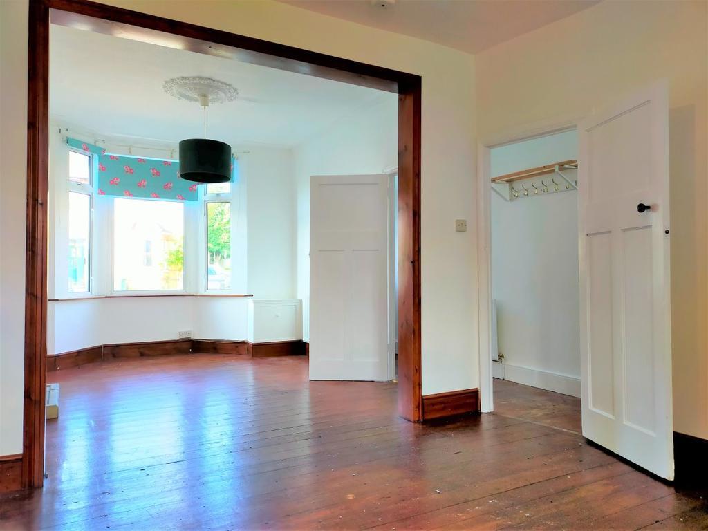 Monson Road, Redhill 3 bed terraced house £1,500 pcm (£346 pw)