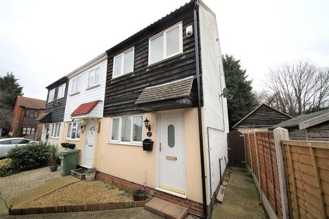 17 Runnymede Road, Stanford-le-hope, SS17 0JY