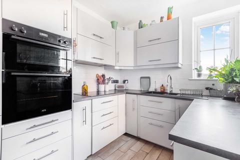 3 Chantry Place, Colyton, EX24 6LL