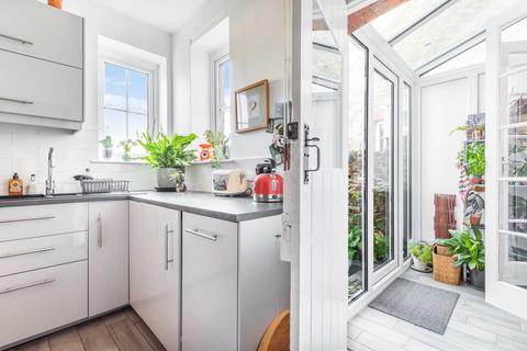 3 Chantry Place, Colyton, EX24 6LL