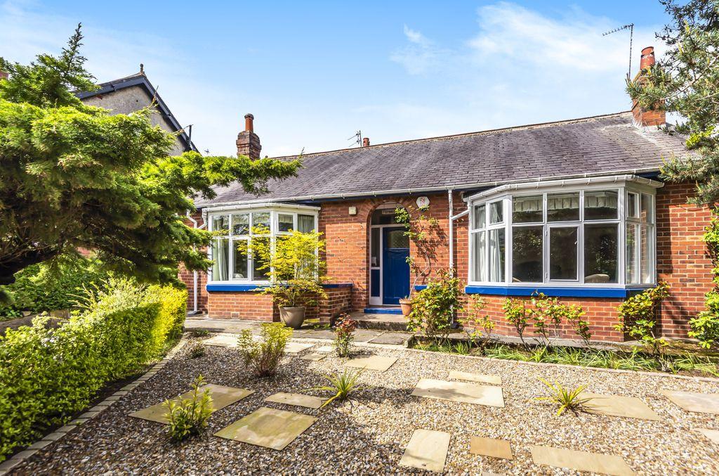 North Park Grove, Leeds LS8 1JJ 3 bed detached bungalow £550,000