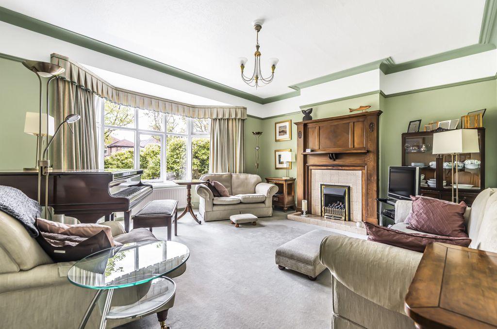 North Park Grove, Leeds LS8 1JJ 3 bed detached bungalow £550,000