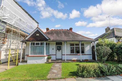 28 Belfairs Drive, Leigh-on-sea, SS9 3AA