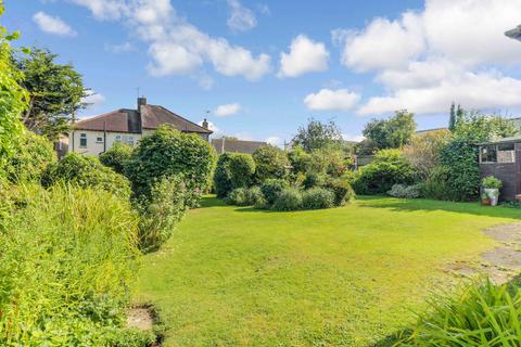 28 Belfairs Drive, Leigh-on-sea, SS9 3AA