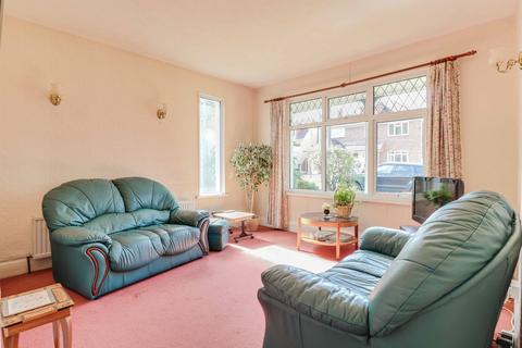 28 Belfairs Drive, Leigh-on-sea, SS9 3AA